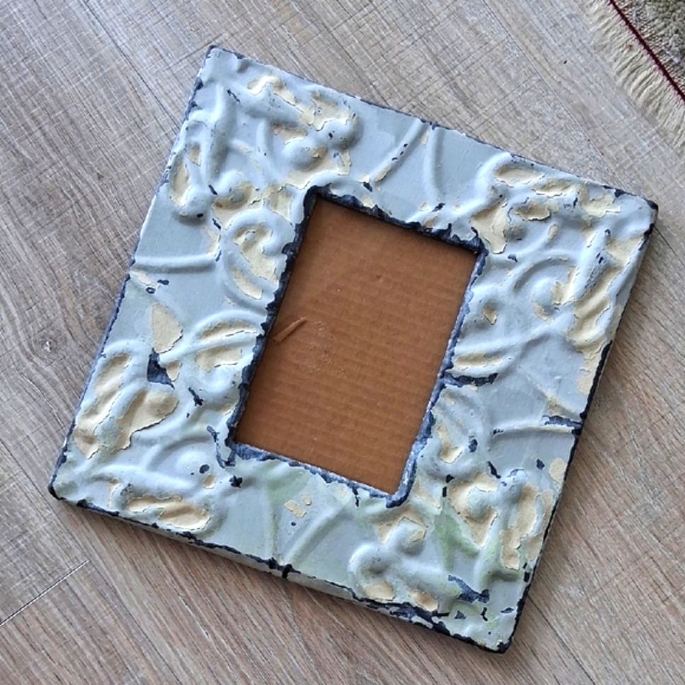 Vintage Style Cream and Gray Photo Frame